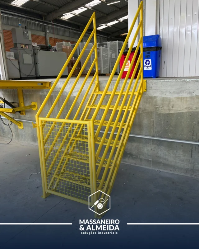 Escada de acesso➡️Garantir um acesso seguro e funcional em ambientes industriais é essencial para a produtividade e a segurança da equipe. Fabricamos escadas sob medida, projetadas para atender às exigências de cada operação com resistência, estabilidade e conformidade com a NR12.
-Seja para acessar máquinas, tanques, mezaninos ou outras áreas elevadas, oferecemos soluções robustas e personalizadas para sua empresa.📲Acesse nosso site e conheça mais sobre nossas soluções! www.massaneiroealmeida.com.br